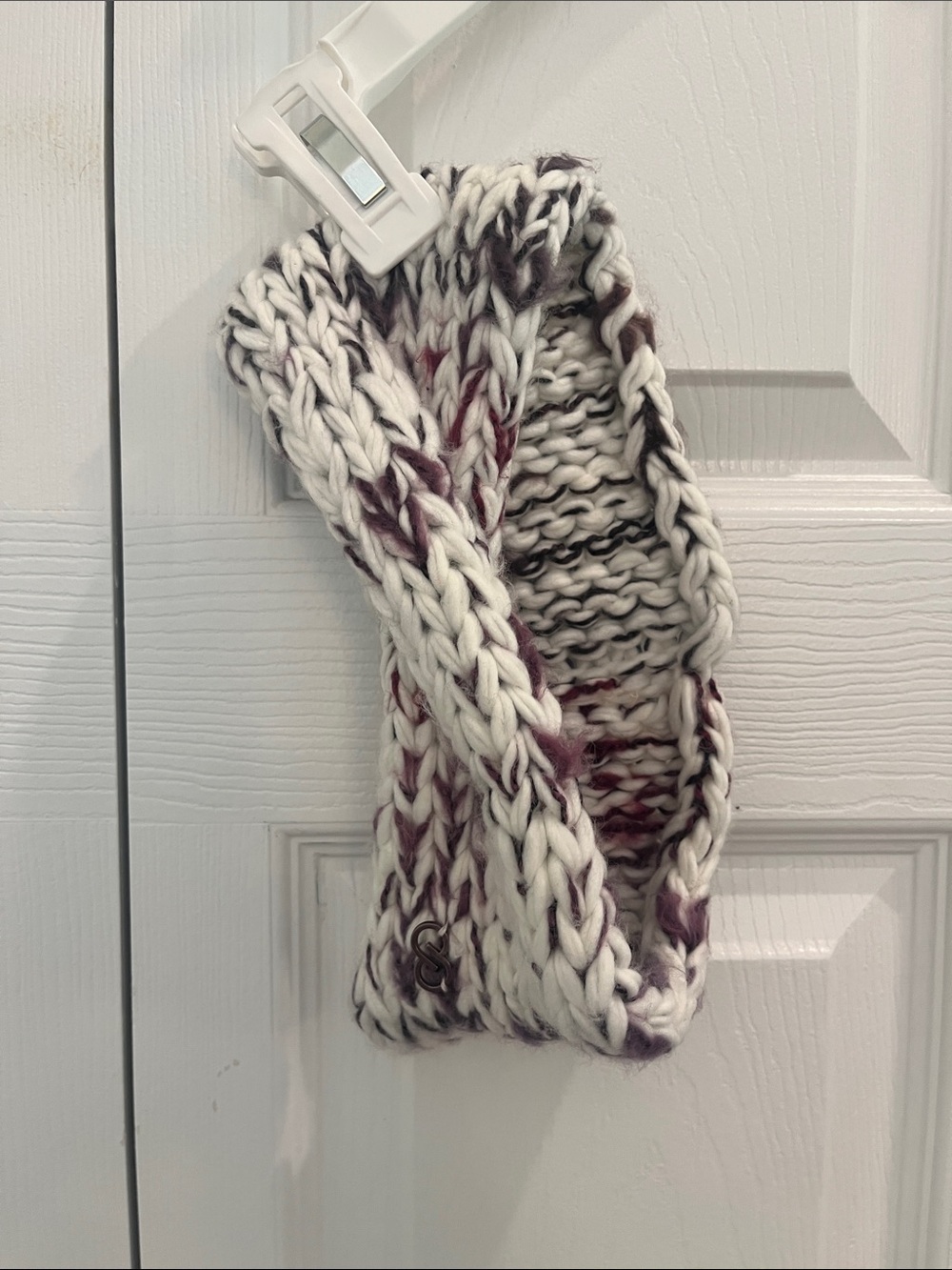 Chunky Knit Women’s Headband - Cream with Maroon Accents